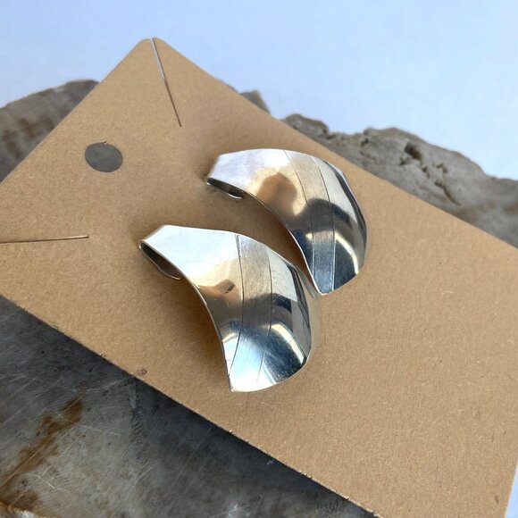 VTG Sterling Silver 925 Signed Polished & Brushed Curved Stud Earrings - Picture 4 of 16